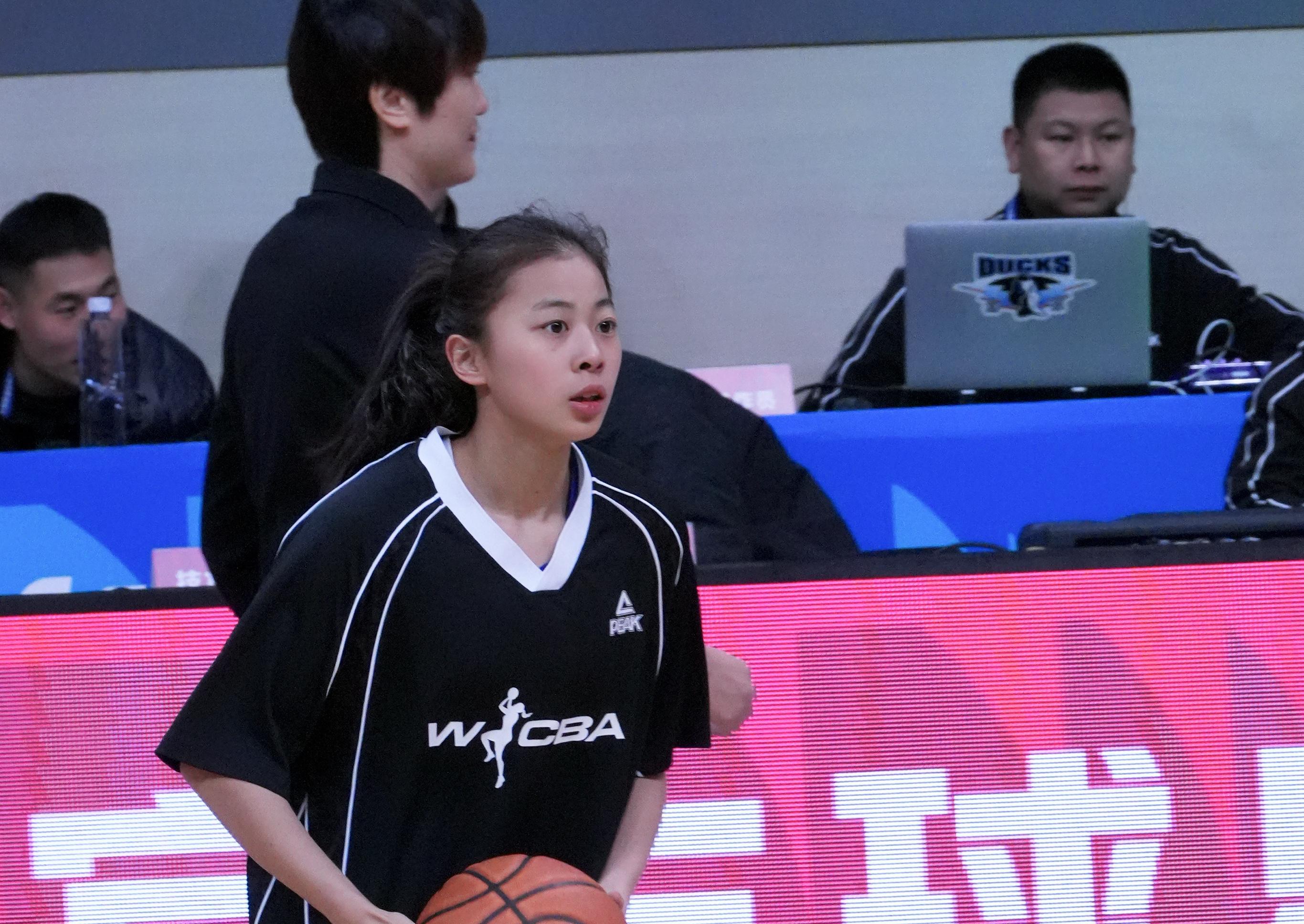 轰29+5+9！中国女篮20岁后卫新星崛起：宫鲁鸣再栽培她？